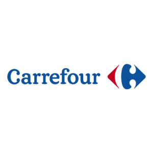 logotipo da empresa Carrefour. Ao centro está o símbolo da marca, o C em branco, que forma dois triângulos nas pontas, nas cores vermelho e azul. Abaixo está escrito Carrefour em azul. Fim da descrição.