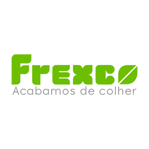 logotipo da empresa Frexco. Em verde, está escrito Fresco, sendo que a letra ''o'' tem um formato de folha, abaixo, está escrito: acabamos de colher. Fim da descrição.