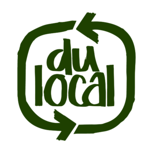 logotipo da empresa duLocal. Há duas setas verde formando um quadrado, dentro dele está escrito duLocal, também em verde. Fim da descrição.