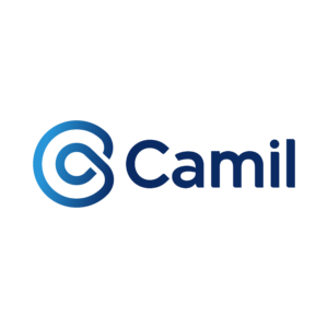 logotipo da empresa Camil. Está escrito Camil, em azul e ao lado, o símbolo da marca. Fim da descrição.