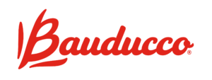 logotipo da empresa Bauducco. Fundo vermelho, com o escrito Bauducco em branco. Fim da descrição.